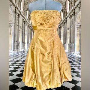 Fiesta “puff” cocktail beaded dress sz lg(fits like a med)